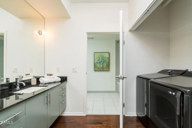 510 S Hewitt Street, Los Angeles CA: https://media.crmls.org/mediaz/1e8a02ee-e1ea-4528-82de-8ce68e28b3fe.jpg