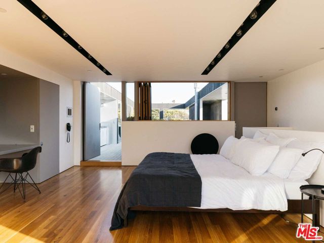 21 27th Avenue photo 14