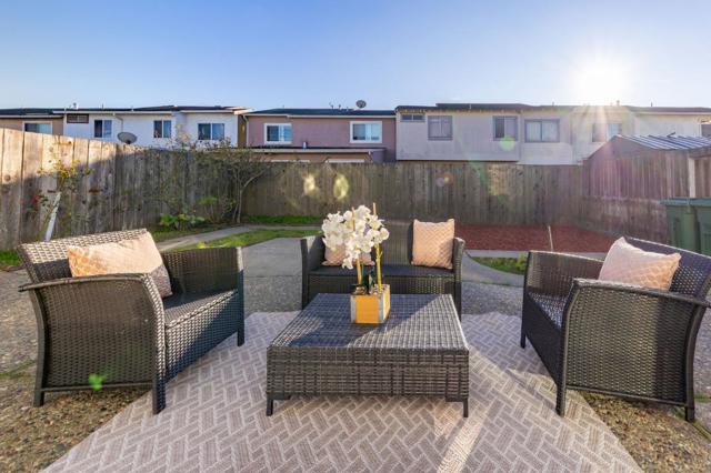 55 Saint James Court, Daly City CA: https://media.crmls.org/mediaz/1e8a5cd9-5790-4d1c-a134-f44996b36553.jpg