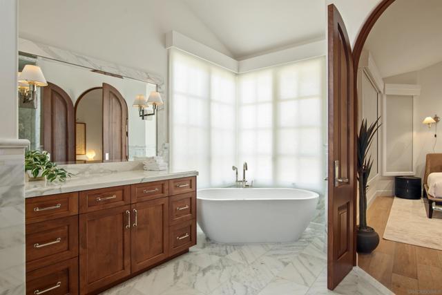 7729 Ivanhoe Avenue, La Jolla CA: https://media.crmls.org/mediaz/1e8a6ccf-9835-42d0-89f0-41776806a7e6.jpg