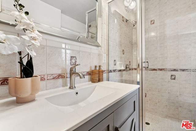 1205 Appleton Way, Venice CA: https://media.crmls.org/mediaz/1e8b4c16-5e7d-46d6-9a67-de3bfefcb055.jpg