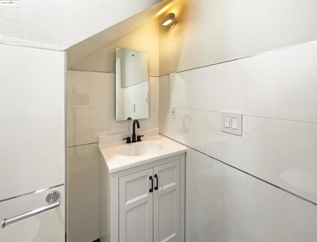 883 Calle De Verde, San Jose CA: https://media.crmls.org/mediaz/1e8b8e12-7ba3-4169-b920-daf6a31c78be.jpg