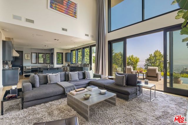 1573 Sunset Plaza Drive, Los Angeles CA: https://media.crmls.org/mediaz/1e8bfa84-7ac2-4008-9f37-db519302cf38.jpg
