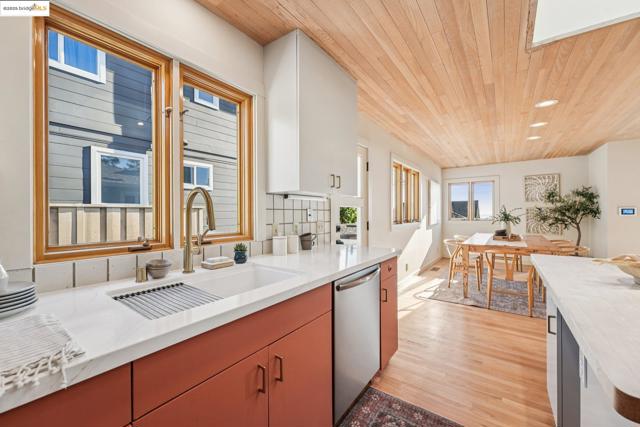 19 Highland Blvd, Kensington CA: https://media.crmls.org/mediaz/1e8c2727-2402-4273-891d-22d1439ec583.jpg