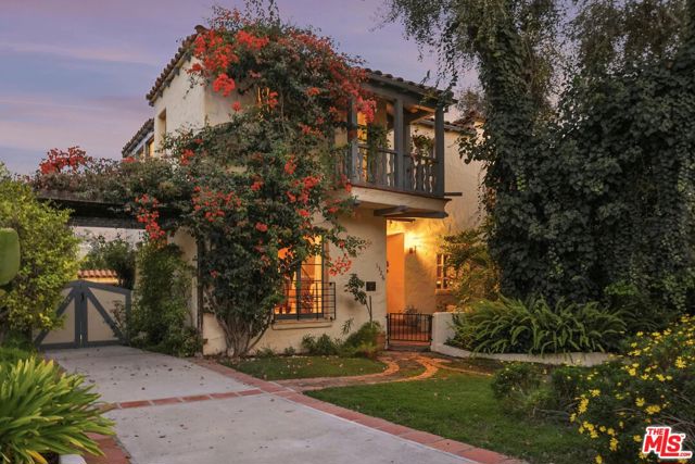 1326 Cordova Avenue, Glendale CA: https://media.crmls.org/mediaz/1e8c7ba5-6435-4ed8-88a5-0a32008d5ee3.jpg