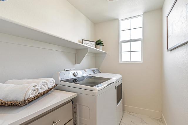 37389 Salt Grass Rd, Newark CA: https://media.crmls.org/mediaz/1e8c8945-58cf-49dd-b186-24a81a01d48e.jpg