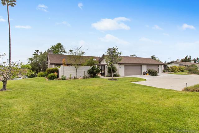 24 Via Alta Vis, Bonsall CA: https://media.crmls.org/mediaz/1e8caedc-0467-40b6-9547-deaf31fb417d.jpg
