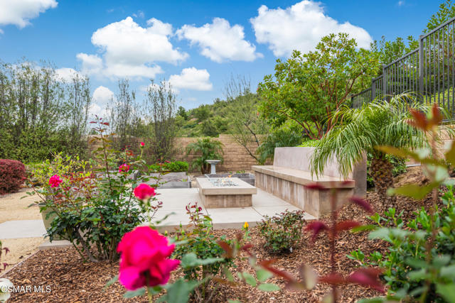 6923 Ridgemark Court, Moorpark CA: https://media.crmls.org/mediaz/1e8cb34a-e9d4-414b-9489-bfd2dd2531ab.jpg