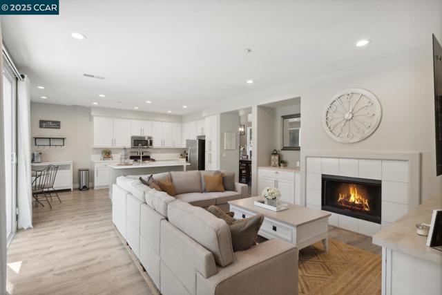 96 Heritage Way, Brentwood CA: https://media.crmls.org/mediaz/1e8d5675-d268-4473-83e7-e0b3cf9b1a06.jpg