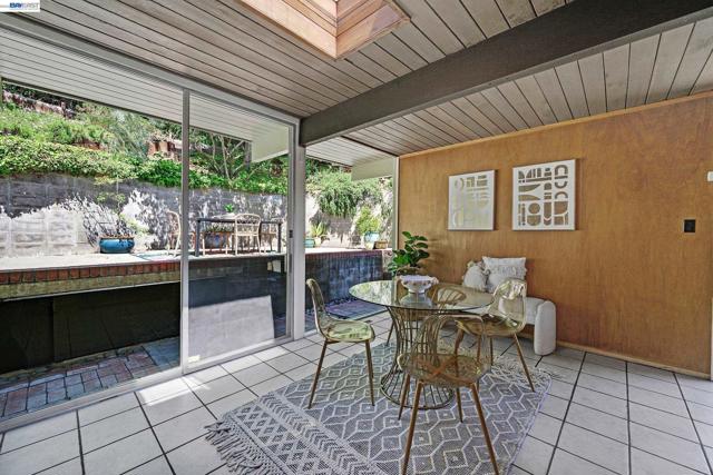 5354 Greenridge Rd, Castro Valley CA: https://media.crmls.org/mediaz/1e8d6310-e768-4d56-b472-8aafb80d9576.jpg