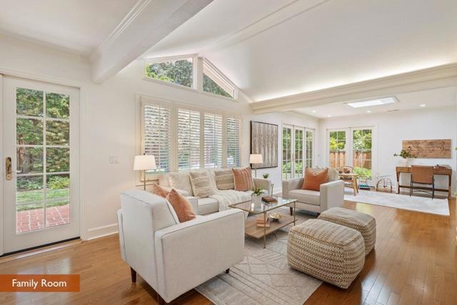 1435 Highland View Court, Los Altos CA: https://media.crmls.org/mediaz/1e8d8820-1a44-4629-90ab-3251cae98b58.jpg