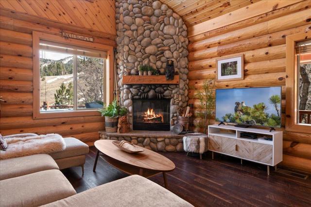1351 Balsam Drive, Big Bear CA: https://media.crmls.org/mediaz/1e8ea622-8692-43bc-a9d7-2b5497c20113.jpg
