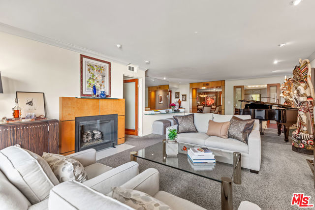 851 N Kings Road, West Hollywood CA: https://media.crmls.org/mediaz/1e8eb0d3-ed6c-471c-8f8f-02044652d752.jpg