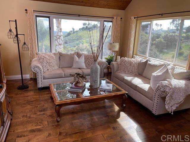 Detail Gallery Image 9 of 74 For 1131 Rainbow Valley Bld, Fallbrook,  CA 92028 - 3 Beds | 2/1 Baths
