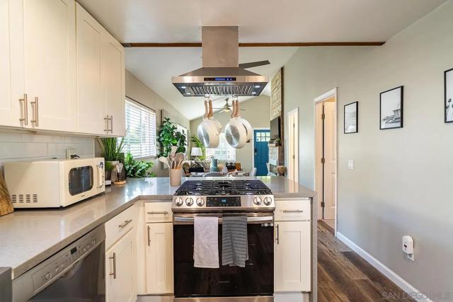 3721 Chamoune, San Diego CA: https://media.crmls.org/mediaz/1e8f85a4-6a02-4a75-b5ff-21ab1439eff3.jpg