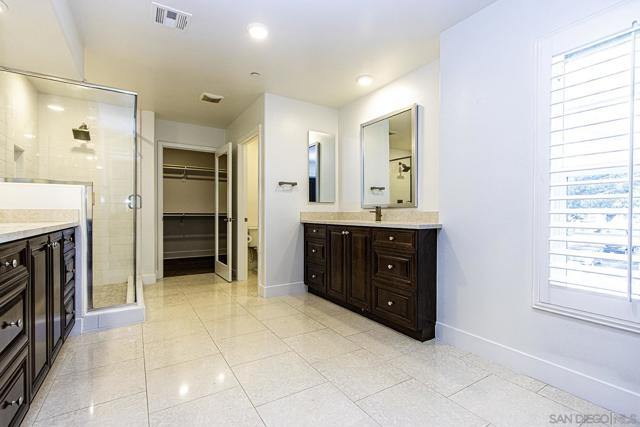 2400 Torrey Pines Rd, La Jolla CA: https://media.crmls.org/mediaz/1e8f97e8-9266-401b-9057-29c0ad27cb25.jpg