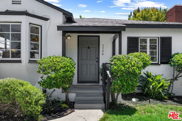 3340 Cardiff Avenue, Los Angeles CA: https://media.crmls.org/mediaz/1e8fb3c0-eb2d-47dc-bcbf-3dc648e78c61.jpg