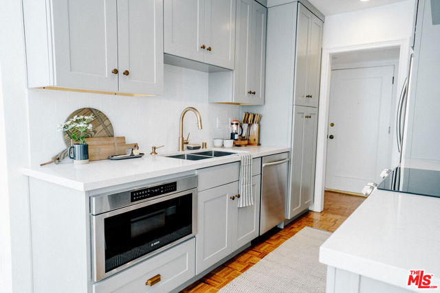 1242 S Barrington Avenue, Los Angeles CA: https://media.crmls.org/mediaz/1e8ff6fb-530e-4c3e-9ca8-bff91995f3e6.jpg