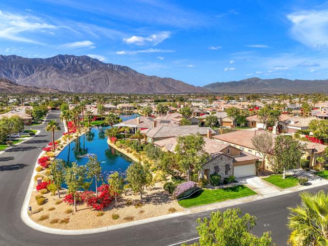 37 Shoreline Drive, Rancho Mirage CA: https://media.crmls.org/mediaz/1e902206-1d62-4ba6-a68b-af1ca38735f1.jpg
