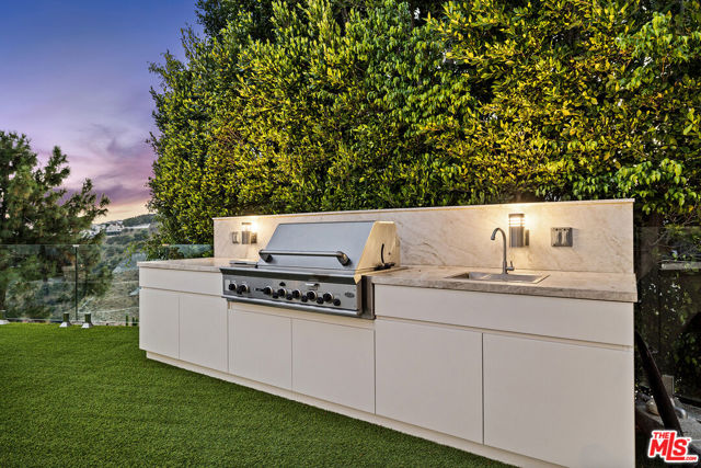 7834 Electra Drive, Los Angeles CA: https://media.crmls.org/mediaz/1e905738-eef8-4032-aeae-19ddfe4fbbd9.jpg