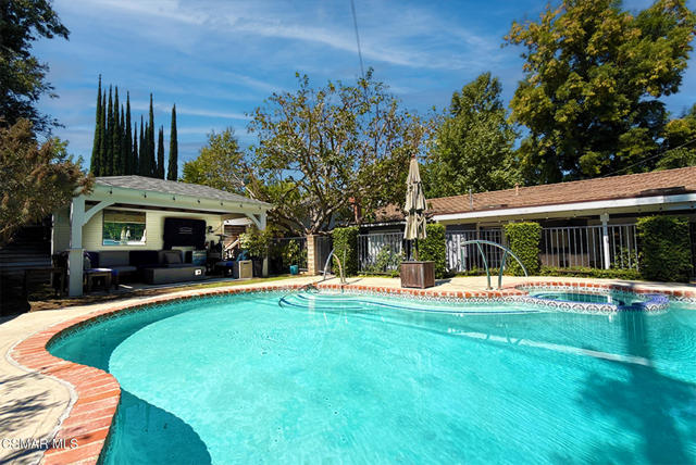 4748 Conejo Avenue, Woodland Hills CA: https://media.crmls.org/mediaz/1e907748-cc43-4045-ad53-abb8d54dcfb0.jpg