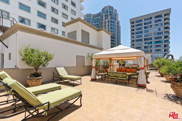 10795 Wilshire Boulevard, Los Angeles CA: https://media.crmls.org/mediaz/1e9090eb-fbfc-436c-ba11-b50e05133176.jpg