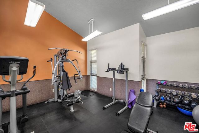 8600 Tuscany Avenue, Playa del Rey CA: https://media.crmls.org/mediaz/1e90ca22-83fa-4c84-bb85-5b199430b2f4.jpg