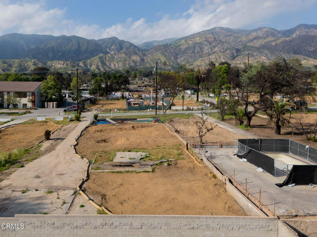 70 W Palm Street, Altadena CA: https://media.crmls.org/mediaz/1e91646b-8357-457a-a0ae-786495565162.jpg
