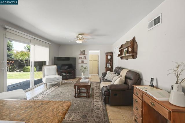 3701 Sattler Dr, Concord CA: https://media.crmls.org/mediaz/1e91f3ed-6c94-459c-a687-15b9e98ed54a.jpg