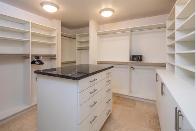 3515 Union St, San Diego CA: https://media.crmls.org/mediaz/1e9225e5-5695-4a1c-b0a2-055574004c3b.jpg
