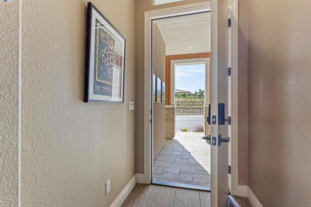 1835 Riesling Cir, Brentwood CA: https://media.crmls.org/mediaz/1e9243b0-7d24-4498-b5a8-c7550cce1a55.jpg
