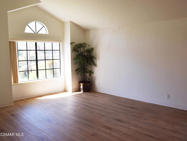 2462 Rikkard Drive, Thousand Oaks CA: https://media.crmls.org/mediaz/1e92b29b-6f59-4b69-a022-1f177207a452.jpg