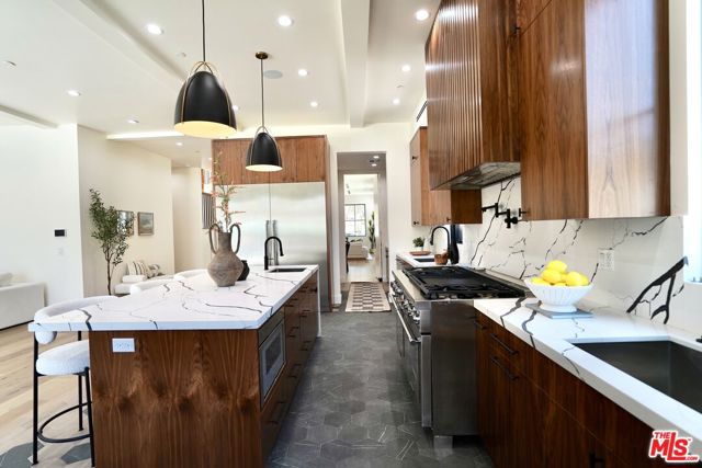 1441 S Oakhurst Drive, Los Angeles CA: https://media.crmls.org/mediaz/1e9365ae-f0c8-44e5-8c26-61ddcd56daa8.jpg