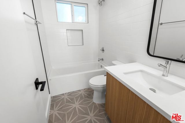 1563 Gordon Street, Los Angeles CA: https://media.crmls.org/mediaz/1e93be85-e19d-46a7-91d8-17ecea1bf680.jpg