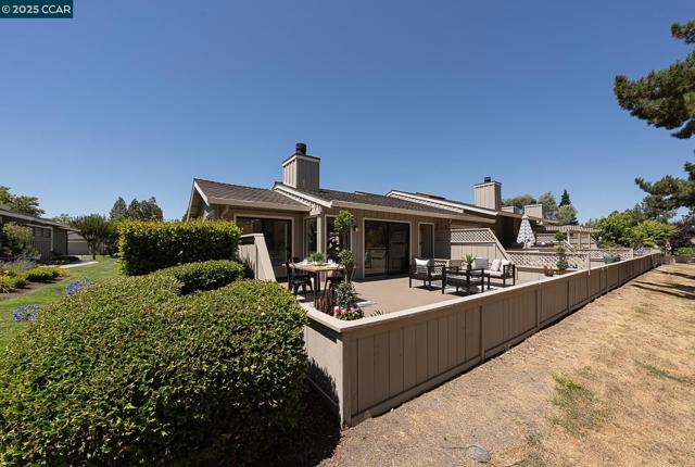2128 Presidio Ct, Danville CA: https://media.crmls.org/mediaz/1e93dbb8-d7ae-455d-966c-a895f61430df.jpg