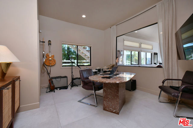 130 Dapplegray Road, Bell Canyon CA: https://media.crmls.org/mediaz/1e942d97-22b6-4793-81bc-4982116db46f.jpg