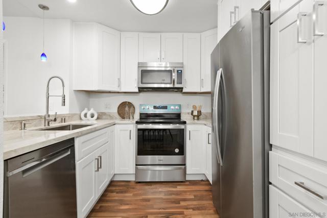 10325 Caminito Cuervo, San Diego CA: https://media.crmls.org/mediaz/1e944712-7340-411b-a017-bde8eb301c13.jpg