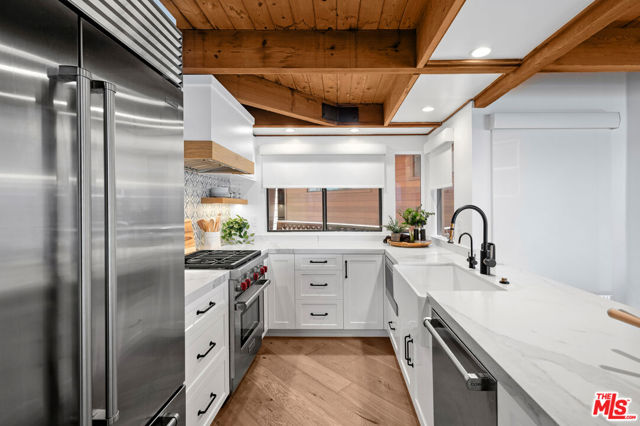 1183 La Mirada Street, Laguna Beach CA: https://media.crmls.org/mediaz/1e944ea2-dda9-4e86-8a00-c3cc91a97b8f.jpg