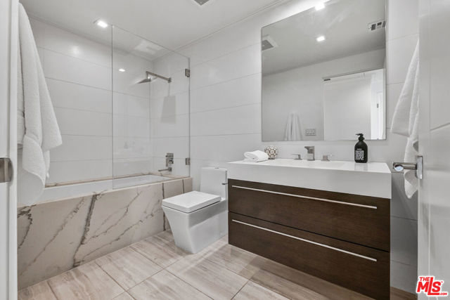 132 N Swall Drive, Los Angeles CA: https://media.crmls.org/mediaz/1e945521-9221-4932-8526-38c474db1531.jpg