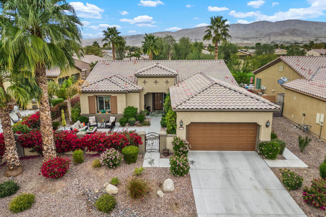81390 Corte Trigo, Indio CA: https://media.crmls.org/mediaz/1e949349-ce63-4c4b-8b55-8b05172fb6de.jpg