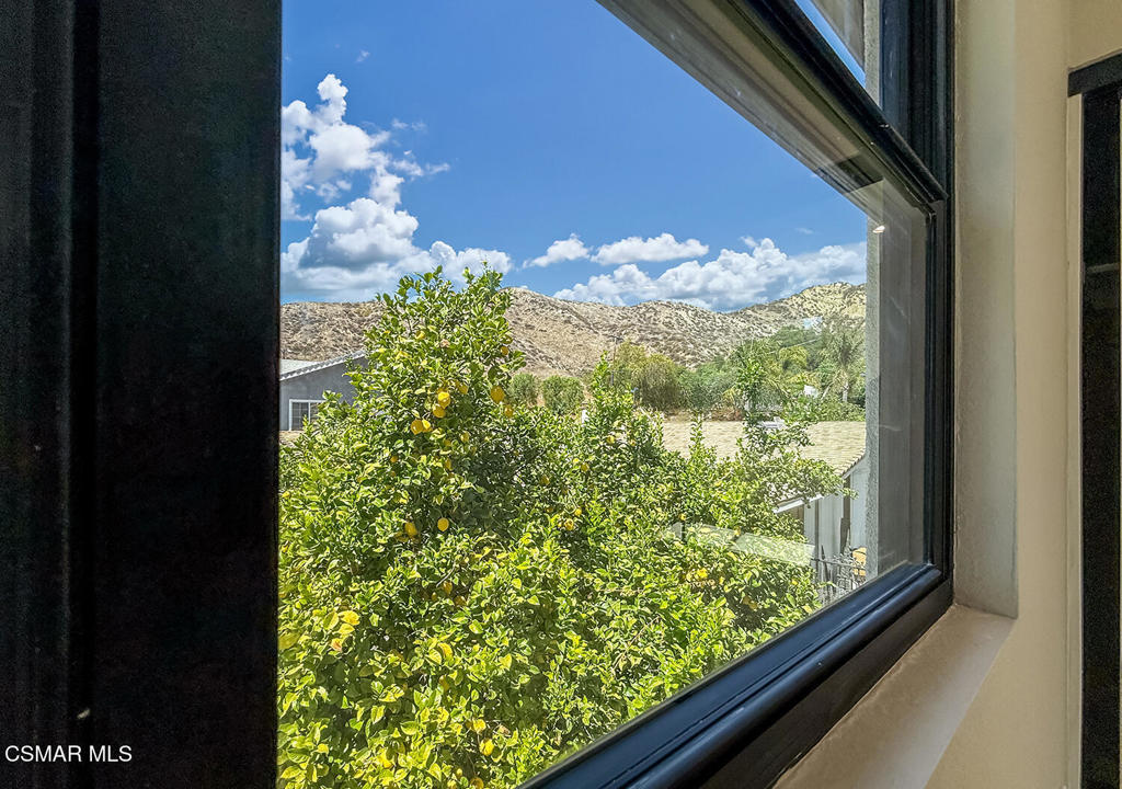 https://media.crmls.org/mediaz/1e94b161-37b6-4ea5-a876-c200993ceacd.jpg?preset=X-Large