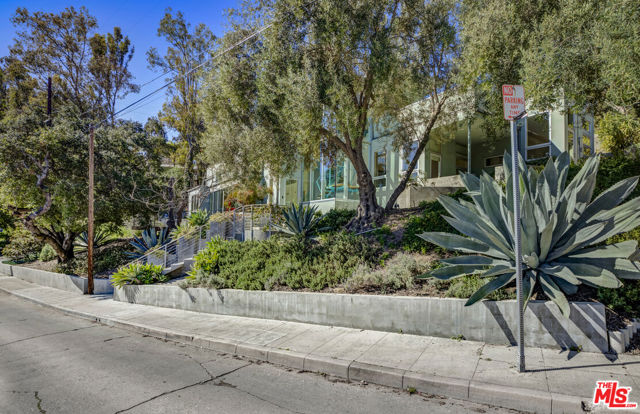 1801 Baxter Street, Los Angeles CA: https://media.crmls.org/mediaz/1e94c903-ed82-4324-a3d7-f2822496062d.jpg