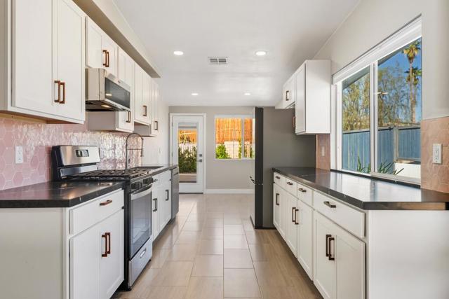 38855 Paradise Way, Cathedral City CA: https://media.crmls.org/mediaz/1e94cb85-9b7b-446e-80ec-110a8bb6970f.jpg