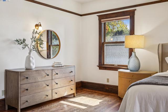 1335 Grove St, Alameda CA: https://media.crmls.org/mediaz/1e950315-4921-4b01-be42-be432b139227.jpg