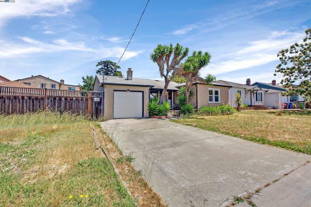 22013 Queen St, Castro Valley CA: https://media.crmls.org/mediaz/1e950d39-8171-4276-9fcd-e2d61e7c39e4.jpg