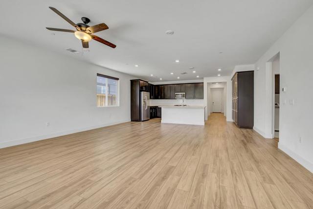 2606 Salinger Avenue, Tracy CA: https://media.crmls.org/mediaz/1e954fa0-a8dc-4ecb-a61e-9f6c74f8a623.jpg
