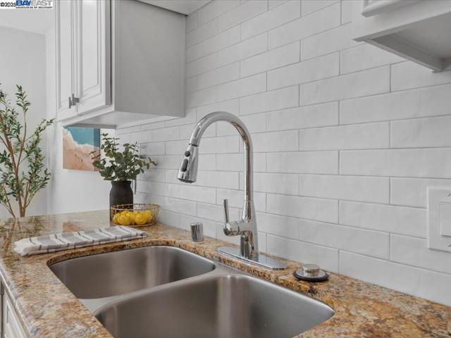 2457 San Carlos Ave, Castro Valley CA: https://media.crmls.org/mediaz/1e95d410-1d4e-4163-bf83-0b6e8f5175f3.jpg