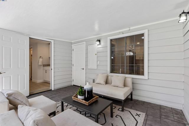 1692 Maryland St, Redwood City CA: https://media.crmls.org/mediaz/1e96729d-7bed-4621-89b6-c2e7e0cdbdee.jpg