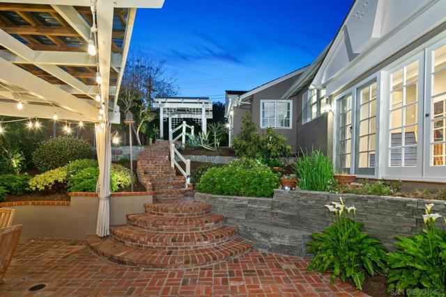 3733 La Cresta Dr, San Diego CA: https://media.crmls.org/mediaz/1e96f20a-4896-4454-8e88-a7217dbfcea7.jpg