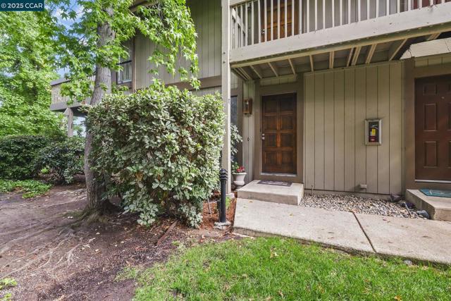 1544 Bailey Rd, Concord CA: https://media.crmls.org/mediaz/1e970872-487d-411d-b642-1566926c7b41.jpg
